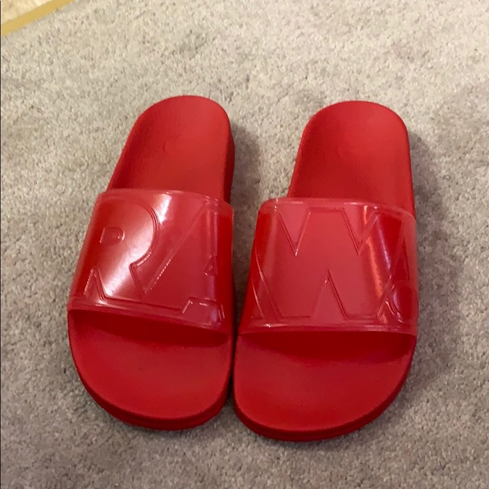 G STAR RED SLIDES